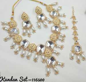 FANTAISIE ANTIQUE TRADITIONNEL MOTIPEARL & MINAKARI GOLD TONE KUNDAN PERLE COLLIER BOUCLES D'OREILLES ENSEMBLE AVEC MANGTIKKA FEMMES ET FILLE - Product Image 5