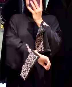 Vêtements musulmans traditionnels islamiques élégants et modestes pour femmes, travail à la main de qualité supérieure, belle abaya de style Dubaï - Product Image 1