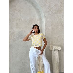Blusa de Mujer TOPSHOW de Manga Corta con Patrón a Cuadros de Crochet - Elegante Top de Mezcla de Algodón Tejido para Uso Casual, Amarillo - Product Image 3