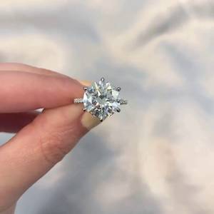 Bague de fiançailles solitaire en diamant de laboratoire rond 5,80 carats, sertie pavé, certifiée IGI D-E-F VVSVS, accessoire de mariage éblouissant - Product Image 6