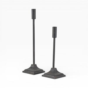 Elegant Pair Of Hammered Metal <b>Candle</b> Holders With <b>Square</b> Base For Classic Home Decoration - Product Image 4