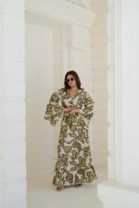 Robe midi à manches bouffantes en bronze Raven, style bohème, pour jardin, gala, ou tenue d'été, coupe féminine et raffinée, motif floral, taille naturelle, écologique 100% - Product Image 6