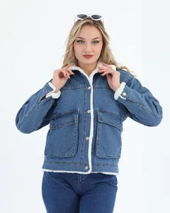 Veste matelassée en denim vintage pour femme, en peau de mouton, manches longues, élégante, décontractée, bleue, boutons personnalisés, manches amovibles - Product Image 2