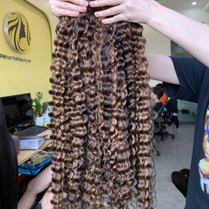 Cheveux humains vierges 100% Remy bouclés eurasien du Vietnam, extensions de tissage à trame unique, cheveux de luxe du Vietnam - Product Image 1
