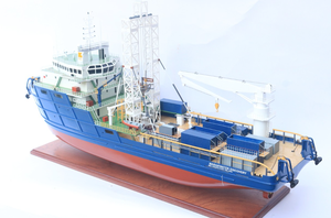 Bridgewater Discovery Resistencia de madera Decoración náutica Modelo de barco pintado a mano con caja de cedro Material de resina Regalo para el hogar Vietnam - Product Image 2