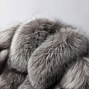 Chaqueta de Invierno con Capucha y Piel Sintética para Hombre, de Alta Calidad, MOQ Bajo, con Logotipo Frontal, Ecológica, Transpirable, Servicio OEM, Personalizable, Venta al Por Mayor - Product Image 2