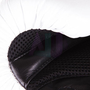 Guantes de Boxeo de Cuero de Primera Calidad para Sesiones de Entrenamiento - Diseño Personalizable, Absorben la Humedad y Son Transpirables - Product Image 5