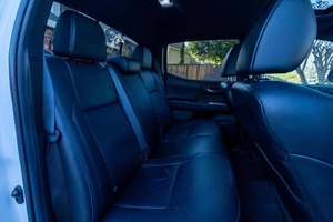 Prêt à être expédié : Toyota Tacoma Limited Double Cab 4x4 2023, titre propre, garantie de 3 ans - Product Image 6