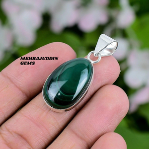 Collar con colgante de piedras preciosas de malaquita en forma de cabujón hecho a mano de Plata de Ley 925, joyería de moda para niños - Product Image 1