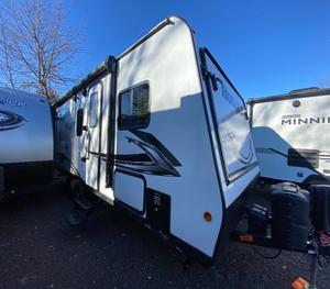 Camping-car K-e-y-s-t-o-n-e RV B-u-l-l-e-t C-r-o-s-s-f-i-r-e 2190EX d'occasion de 2021 prêt à être vendu - Product Image 1