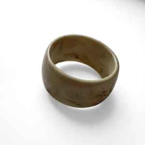 Bracelets en résine légers faits à la main, bijoux durables et élégants provenant d'un exportateur indien |   Meilleur prix de gros - Product Image 4