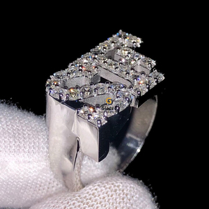 Sparkling Round Cut VVs D Color Lab Grown Diamonds Bust Down Hip Hop Ring en nombre de letra personalizado y hecho por oro sólido de 10K - Product Image 2