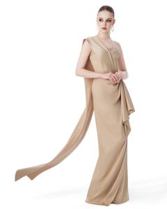 Robe de soirée longue plissée de luxe STREAM, couleur champagne sable, en soie brillante, de la marque locale vietnamienne. - Product Image 5