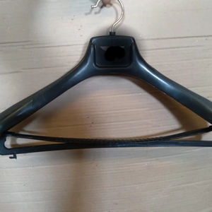 "Cintres en plastique en vrac pour l'organisation du placard" "Cintres en plastique économiques" - Product Image 1