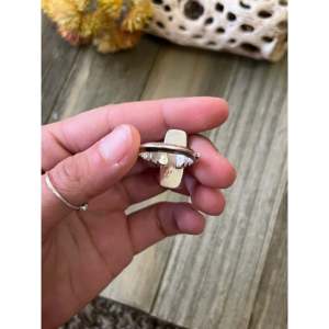 Anillo de Plata de Ley y Turquesa Kingman Hecho por Artesanos Navajo, Joyería Coleccionable Cultural, Talla 7 - Product Image 5