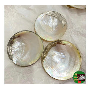 Assiette ronde en nacre pour la présentation de plats gourmands, cuillère artisanale incluse, cuillère en nacre, repas de luxe - Product Image 5