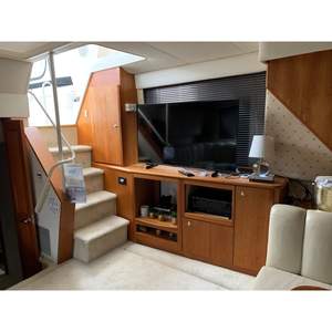 Yate a motor de lujo Silverton 392 de 2000 con motor interno y casco de fibra de vidrio para navegación, pesca y deportes acuáticos en ríos. - Product Image 3