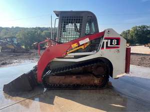 Cargador Compacto de Orugas TAKEUCHI TL8 2017 con Motor Diésel Kubota de Alta Eficiencia - Product Image 4