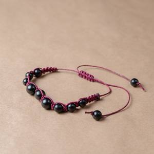 Pulsera de macramé Shambhala de Shungita Camilla con 8 cuentas redondas pulidas de 0.32 pulgadas (8 mm) y 3 cuentas redondas pulidas de 0.39 pulgadas. - Product Image 2