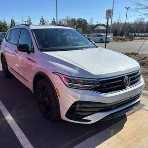 Tiguan Turbo SUV 2.0T SE R-Line 2023, Automático, Volante a la Izquierda, Asientos de Tela, Interior Oscuro, Techo Panorámico - Product Image 1
