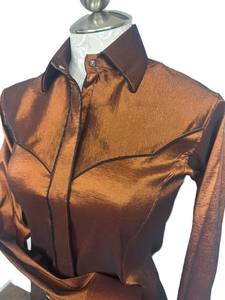 Hecho a mano Cowgirl Western Show Shirt Ladies Rust Retro Top en tela de tafetán elástico - Product Image 2