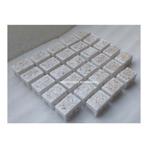 Boîtes à bijoux en marbre blanc incrusté de nacre de qualité durable pour la décoration de mariage et le cadeau Boîte incrustée de marbre au design floral - Product Image 1