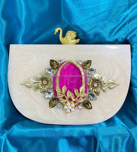 Bolsos de mano de diseño de moda al por mayor, bolso de mano de resina nuevo para mujer, bolso de noche, gran espacio, brillo de resina, da una apariencia de KISWAH CRAFT - Product Image 5