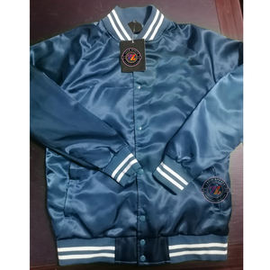 Veste en satin de style universitaire en gros personnalisée, style bomber classique, tissu satiné léger et brillant, veste, manteau, fabricant OEM - Product Image 5