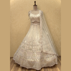 Marfil Lehenga con diamante brillante y Beat bordado a mano belleza atemporal para bodas y funciones de la India al por mayor - Product Image 2
