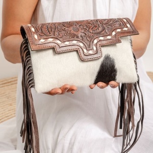 Cartera de mano de cuero mecanizada a la moda, bolso de mano de cuero tallado, carteras de cuero con estilo únicas para mujer - Product Image 4