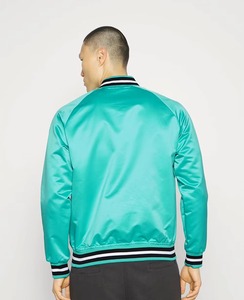 แจ็คเก็ตเบสบอลผ้าซาตินปักลายแบบใหม่สำหรับฤดูใบไม้ผลิ แจ็คเก็ตบอมเบอร์ผ้าซาตินแบบกลับด้านได้ ระบายอากาศได้ดี - Product Image 3