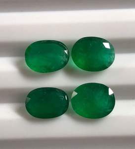 พลอยมรกตธรรมชาติจากแซมเบีย 4 ชิ้น รูปทรงวงรี สีเขียว - Product Image 1