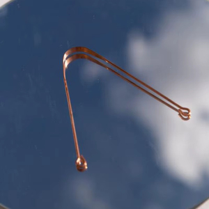 Limpiador de Lengua de Cobre Ayurvédico Reutilizable para una Rutina de Higiene Bucal y Bienestar a Largo Plazo - Product Image 1