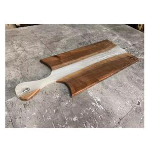 Planche à petit-déjeuner ronde en bois d'acacia et résine époxy pour hacher la charcuterie en bois et la planche à découper en résine - Product Image 6