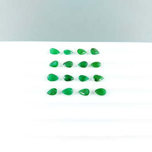 ลูกแพร์พลอยสังเคราะห์สีเขียวมรกตแบบหลวมธรรมชาติขนาด3X5มม. และ4x6มม. - Product Image 1