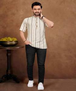 เสื้อยืดคอวีลำลองสำหรับผู้ชายผ้าทอแข็งน้ำหนัก200กรัม - Product Image 1