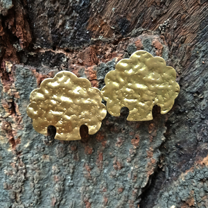 Pendientes de Latón Martillado Hechos a Mano |   Pendientes de Botón Ligeros Chapados en Oro |   Joyería Boho Minimalista de Latón, Forma y Acabado Personalizados - Product Image 3