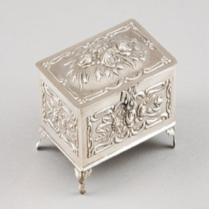 กล่องเครื่องประดับที่มีลวดลายเป็นเส้นสีเงินที่สวยงามประดับด้วยไพลินที่โดดเด่นการออกแบบที่ประณีตมากในราคาขายส่ง - Product Image 2