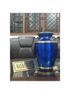 Urnas de diseño elegante con urnas de cremación de diseño de metal de latón de alta calidad estándar y diseño de acabado pulido - Product Image 5