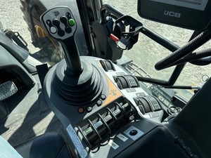 รถแทรกเตอร์ JCBb Fastrac 4220 ปี 2020 สำหรับขาย - Product Image 5