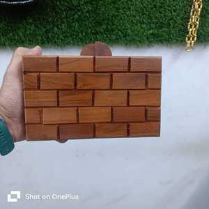 Pochette de mode en bois de luxe faite à la main pour femmes avec poignée en laiton personnalisable pour les mariages et les fêtes de mariée - Product Image 1