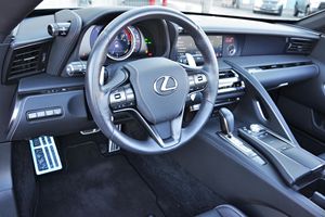 Lexus LC 500 Cabriolet 2021 en excellent état, environ 5 600 milles, moteur V8 de 5,0 litres, non modifié - Product Image 5
