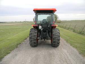 Tractor de Ruedas L4760 4WD de 49HP del 2018 con Caja de Cambios LA1055, Cargador y Cucharón de Acoplamiento Rápido en Excelentes Condiciones - Product Image 3
