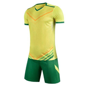Maillot de football vintage classique en gros, uniforme de club personnalisé avec impression numérique, maillot d'équipe de football court de haute qualité extensible dans les quatre sens - Product Image 2