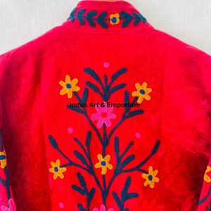 Veste en coton Suzani faite à la main en Inde, veste courte brodée à la main, veste unisexe, veste courte Suzani faite à la main - Product Image 2