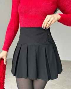 Jupe évasée taille haute style coréen pour femme avec détails boutonnés en tissu de laine lavée couleur unie, silhouette mini skater - Product Image 1