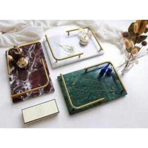 Bandeja de servicio de resina redonda tradicional con adornos intrincados Acabado brillante de primera calidad Robusto Ligero - Product Image 6