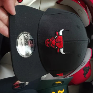 หมวกเบสบอลมีขอบโค้งแบบยก3D แผง6แผง5กำหนดเองโลโก้ปัก - Product Image 4