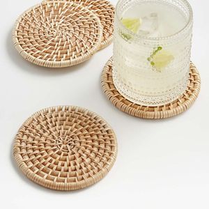 Sous-verre en rotin tissé traditionnel parfait pour préserver l'artisanat culturel tout en servant un but pratique dans les maisons modernes - Product Image 6