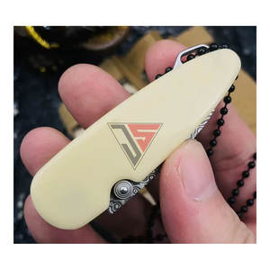 Couteau de poche pliant de chasse en acier Damas personnalisé avec gravure en lame d'acier Damas, manche en os - Product Image 6